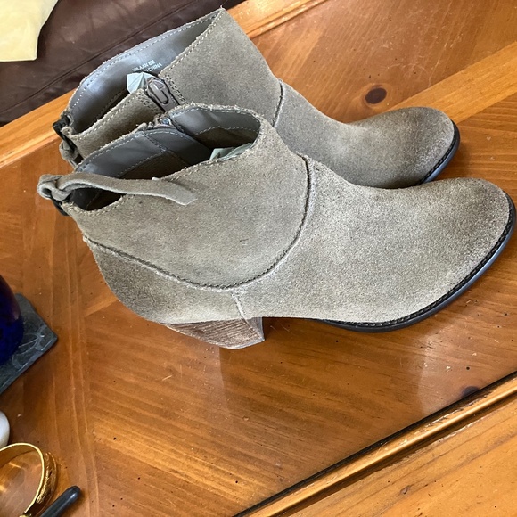 Steve Madden unworn Milaan Brown Seude Booties Sz 8 - Picture 10 of 12